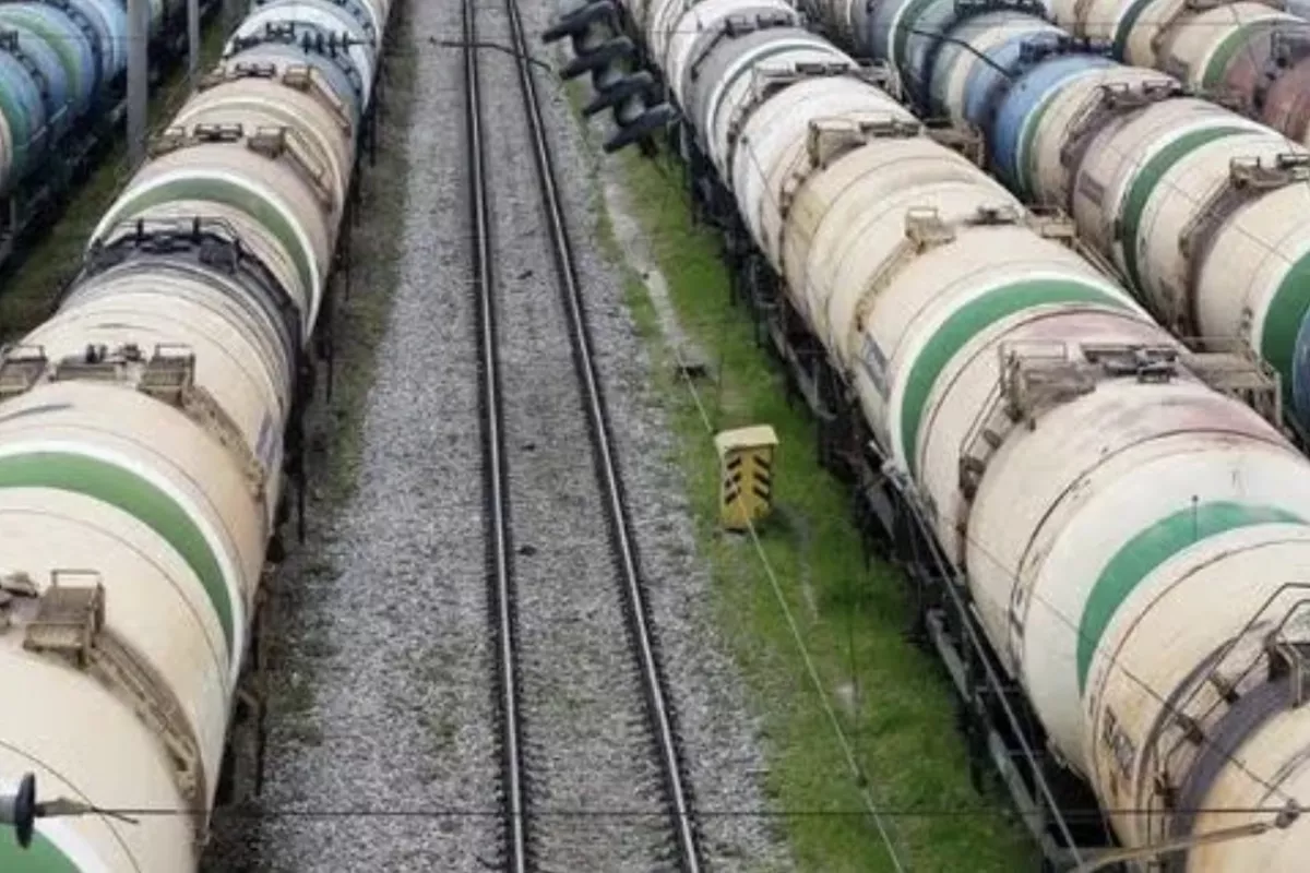 Kyrgyzstan's Fuel Exports to Afghanistan Surge 23-Fold in 2025