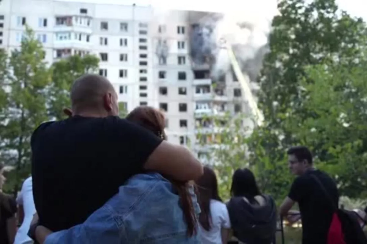 Russian Bomb Strike Hits Residential Tower in Ukraine's Kharkiv