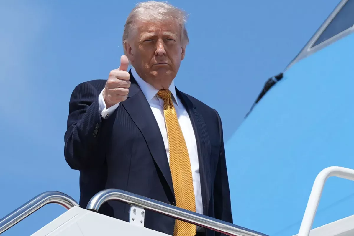 Trump Visits Beijing for Summit with Xi Amid Iran Conflict