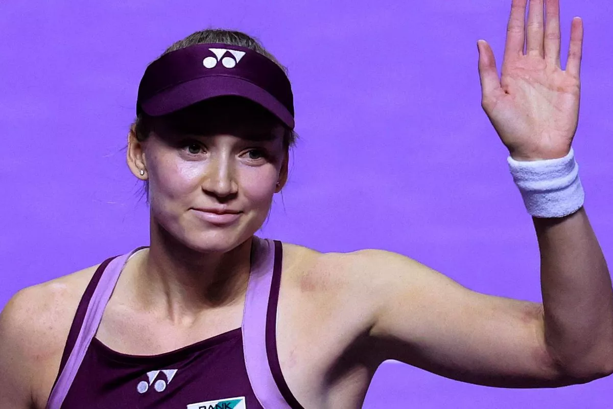 Kazakhstan's Rybakina Shocks Swiatek in WTA Finals