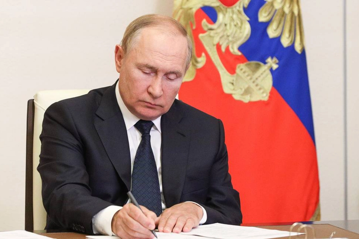 Putin Extends Russia’s Defense Plan Through 2027