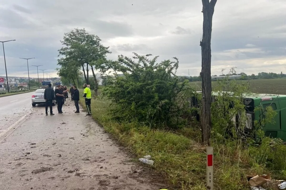 Bus Carrying Tourists Flips Over in Türkiye, 46 Injured