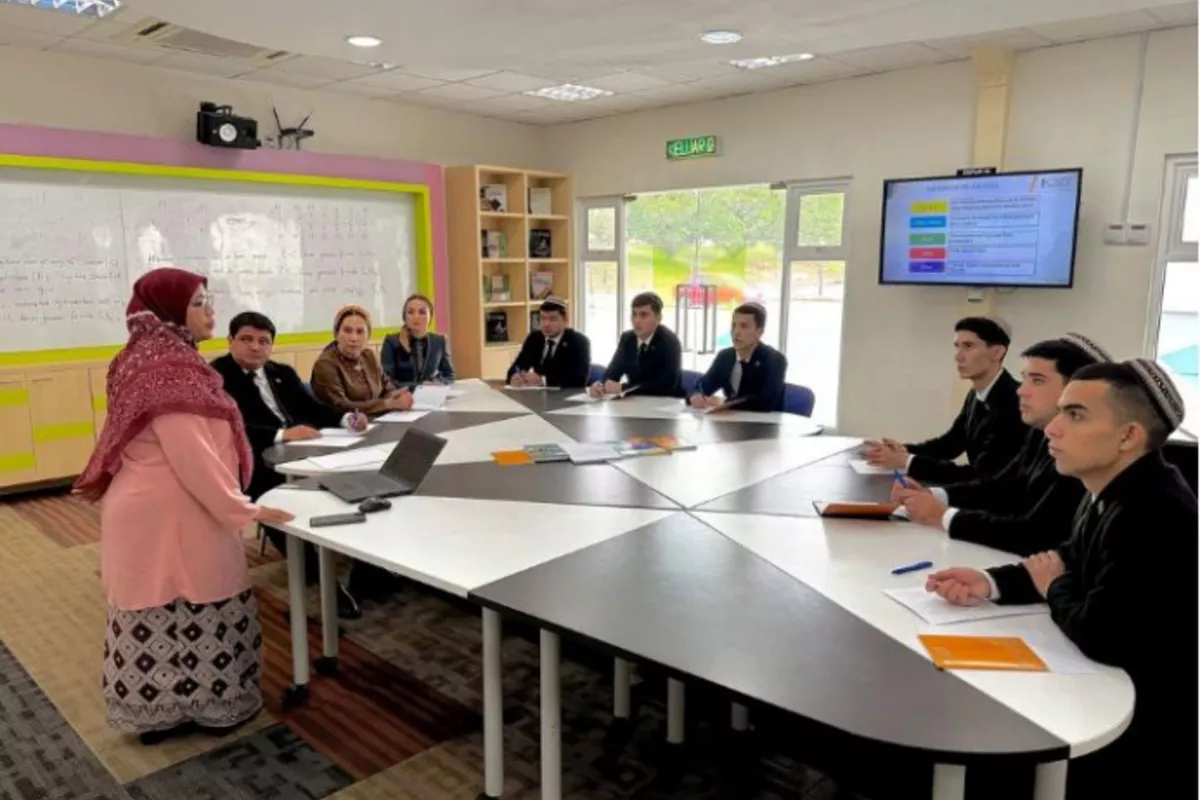 Turkmen Students Begin Cutting-Edge Training at Malaysia’s Petronas University