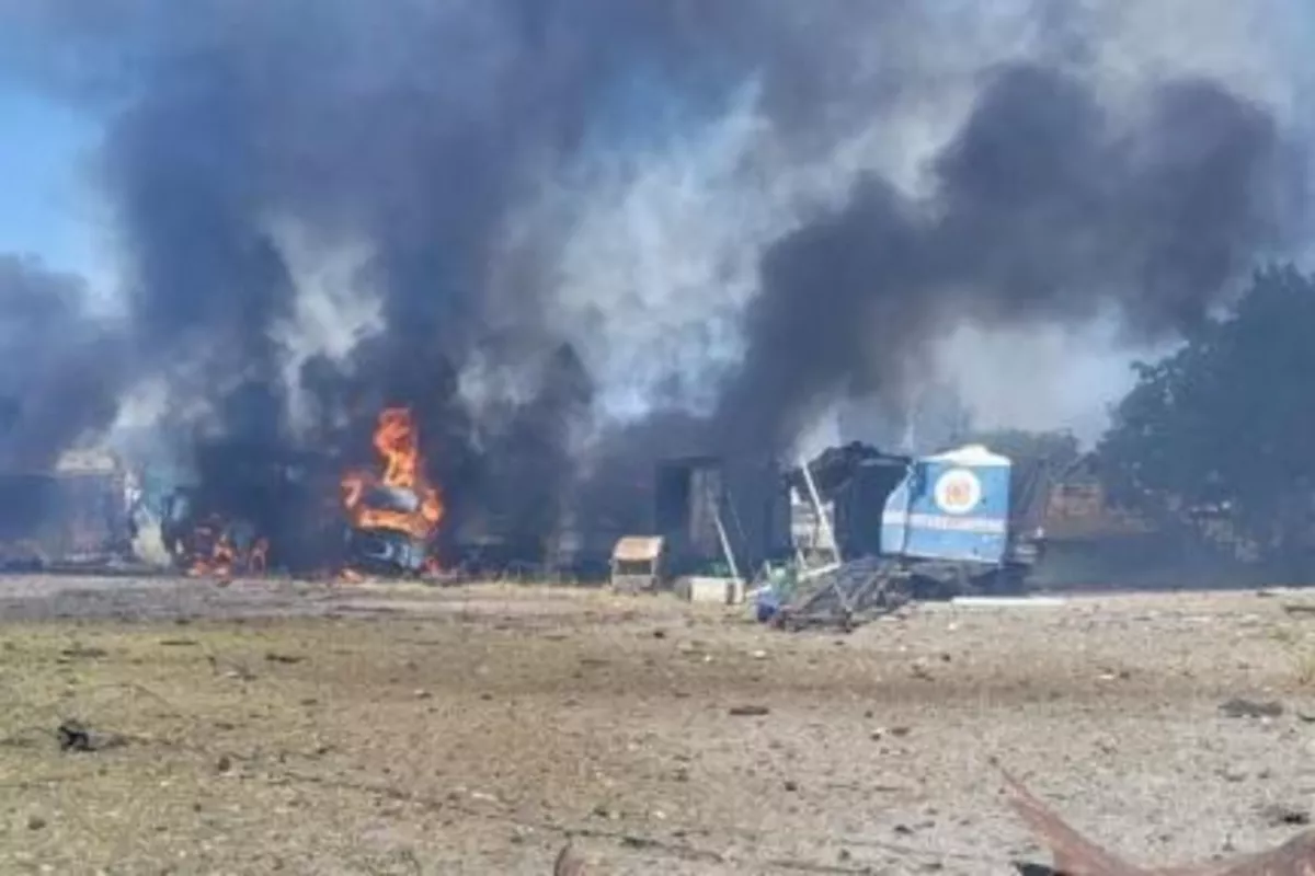 Massive Fire Breaks Out in Ukraine's Zaporizhzhia - VIDEO