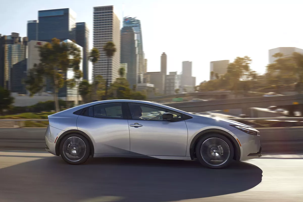 Azerbaijan’s Car Market Goes Hybrid Thanks to China