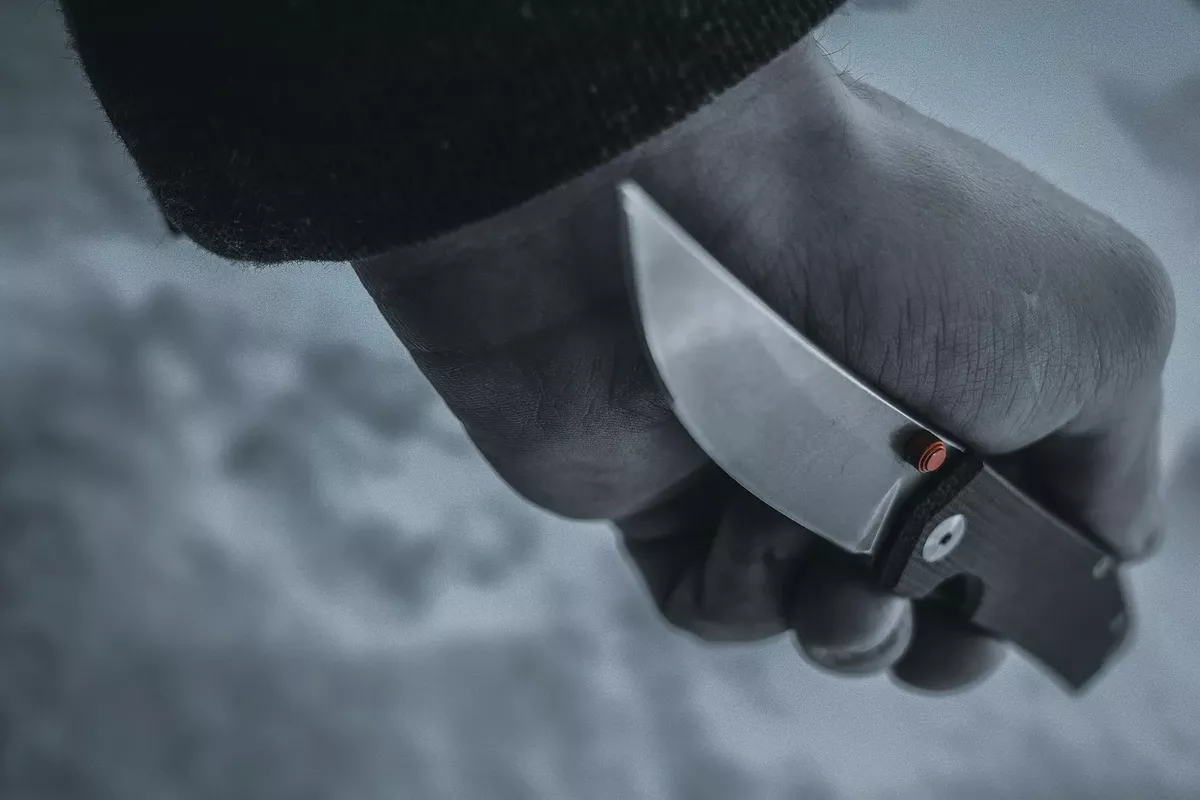 Man Chases People With Knife in Kazakhstan - VIDEO