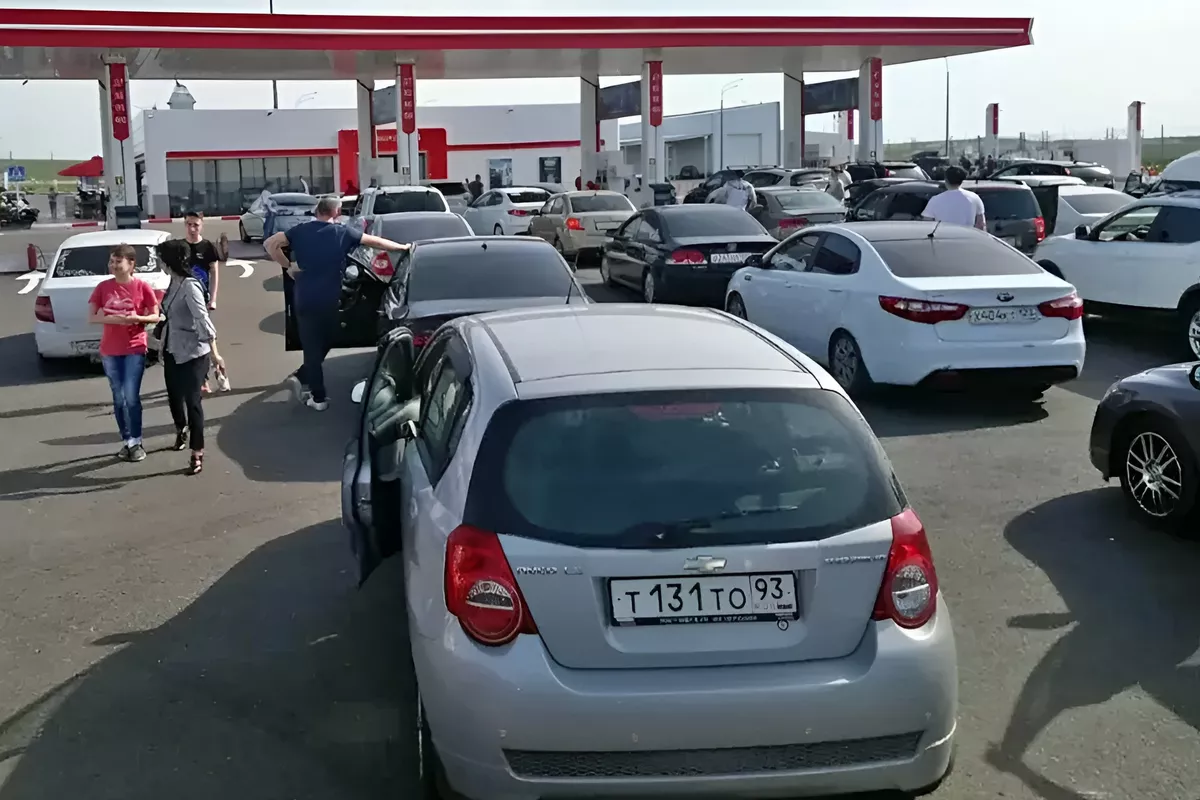 Kazakhstan Agrees to Send Gasoline Aid to Russia