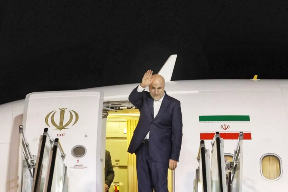 Iran’s Chief Negotiator Heads to Oman for Talks on New Hormuz Arrangements