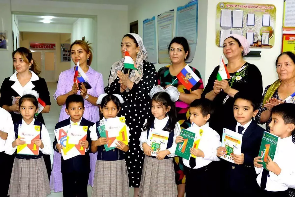 Russia to Send 800,000 Russian Textbooks to Tajik Schools in 2025