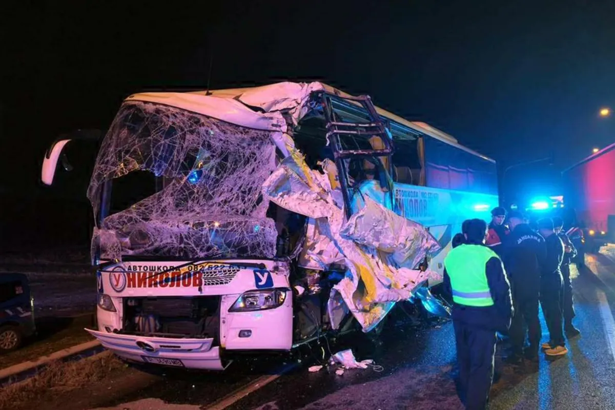Ten Injured as Tour Bus Carrying Bulgarian Tourists Collides With Truck in Türkiye