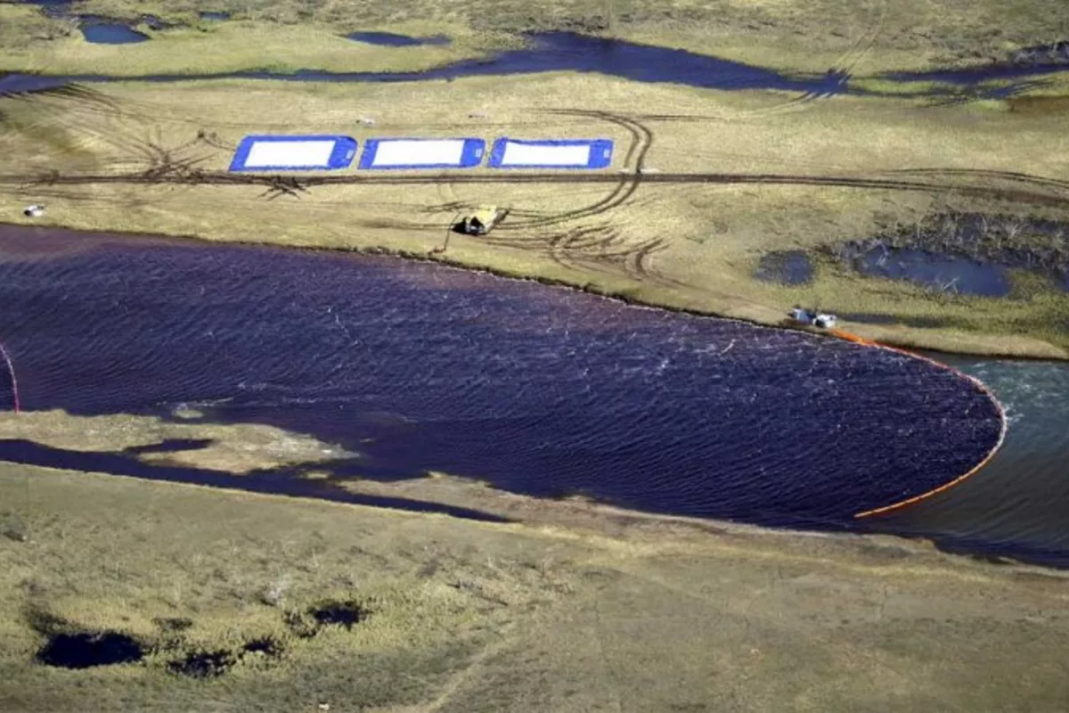 Massive Oil Spill Hits Russia’s Astrakhan Region