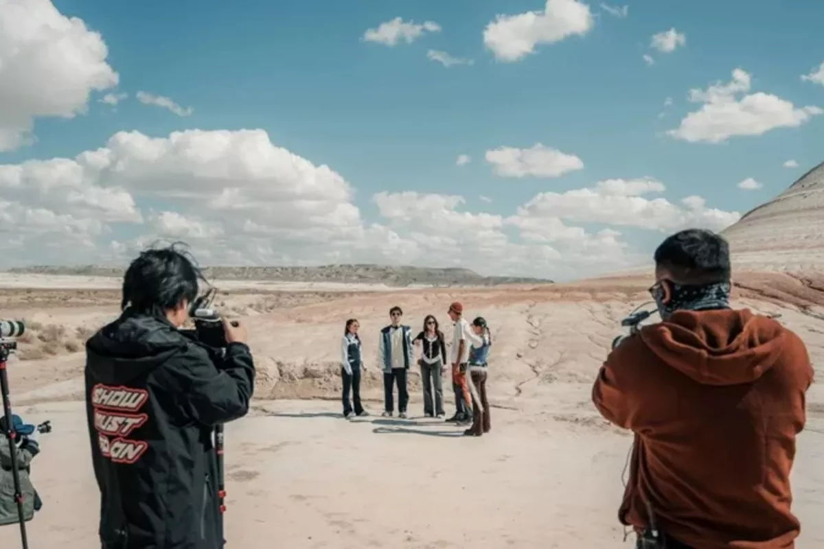 Kazakh Music Icon Arrives in Aktau with Global Talent for Exciting New Show