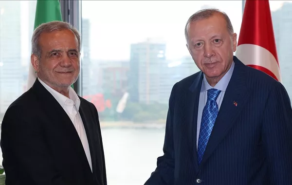 Pezeshkian Emphasizes Strengthening Bilateral Relations with Türkiye