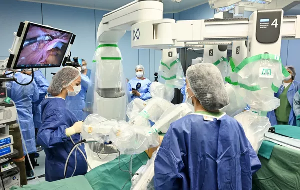 Azerbaijani, Chinese Surgeons Perform Landmark Remote Robot-Assisted Surgery