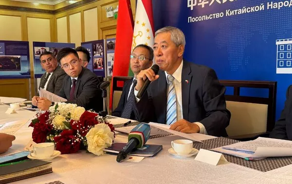 China Highlights SCO Summit Outcomes at Briefing in Tajikistan’s Dushanbe