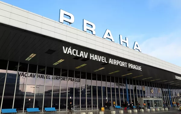 Violent Passenger Targets Agent on AZAL Flight in Prague
