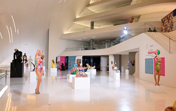 Heydar Aliyev Center Hosts Carole Feuerman’s Renowned Sculpture Exhibition
