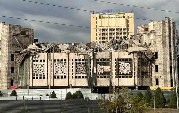 Roof Collapses at Kazakhstan's Almaty Student Palace During Reconstruction - VIDEO