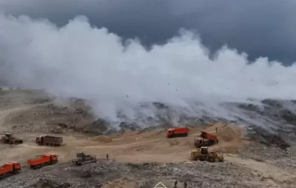 Firefighters Fight Persistent Landfill Fire Near Kazakhstan’s Almaty