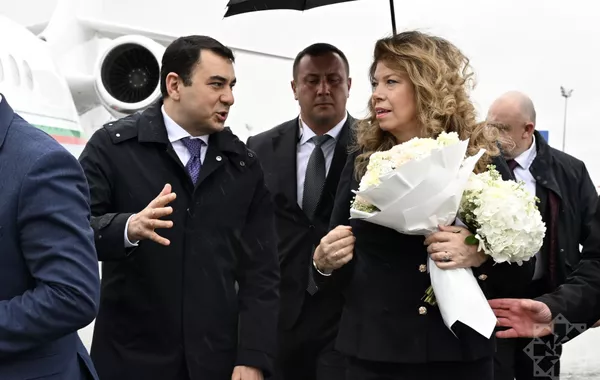 Bulgarian President Arrives in Azerbaijan