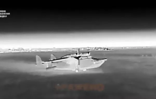 For First Time, Ukraine Strikes Two Russian Amphibious Aircraft in Crimea