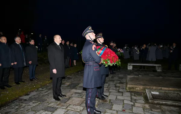 Azerbaijani, Slovak Presidents Visit Gate of Freedom Memorial