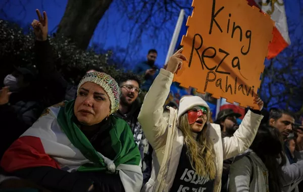 Iran's Uprising May End in Two Ways, Expert Predicts