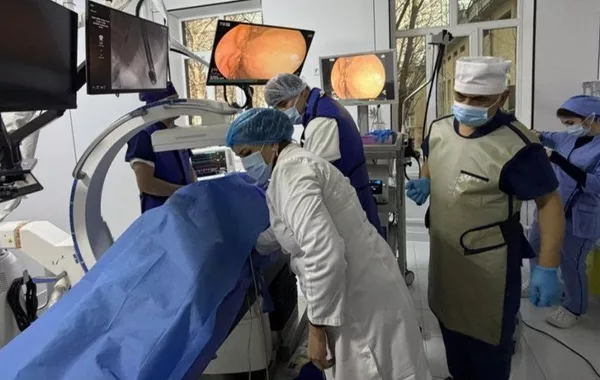 Tajik Doctors Perform Cystogastrostomy Without Surgery