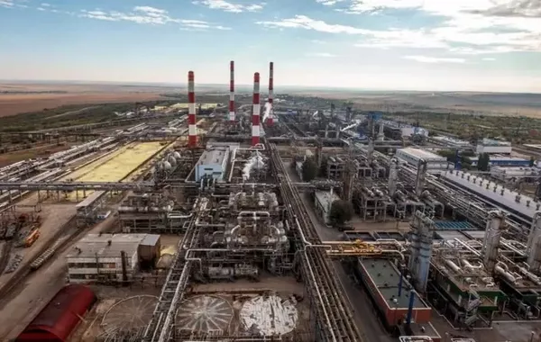 Kazakhstan Cuts Gas Output at Karachaganak After Drone Attack on Russian Processing Plant