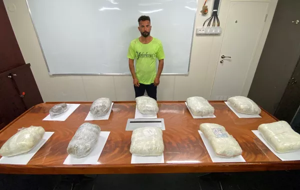 Azerbaijani Border Guards Foil Major Drug Smuggling Attempt in Caspian Sea