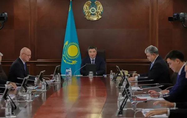 Kazakh PM Champions Digital Revolution in Labor Market Development