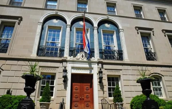 Iran Summons Dutch Ambassador Over Starlink Luggage of Embassy Staff