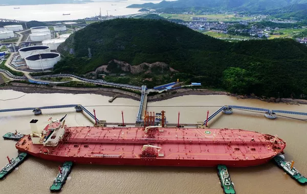 China Boosts Russian Oil Imports as India Cuts Back