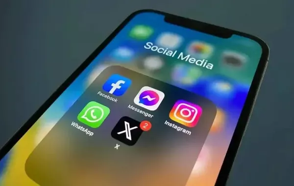 Kazakh Lawmakers Debate Age Limits for Social Media and Smartphone Use in Schools