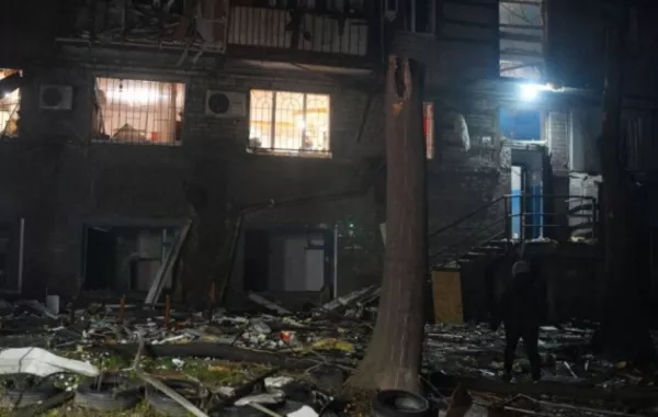 Russian Airstrikes Hit Ukraine's Zaporizhzhia, Injuring 19 and Damaging Dozens of Buildings