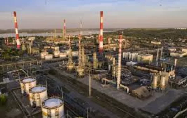 Ukraine Targets Russia’s Saratov Oil Refinery