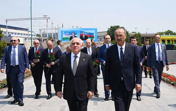 Azerbaijani and Uzbek Prime Ministers Honor Heydar Aliyev in Tashkent