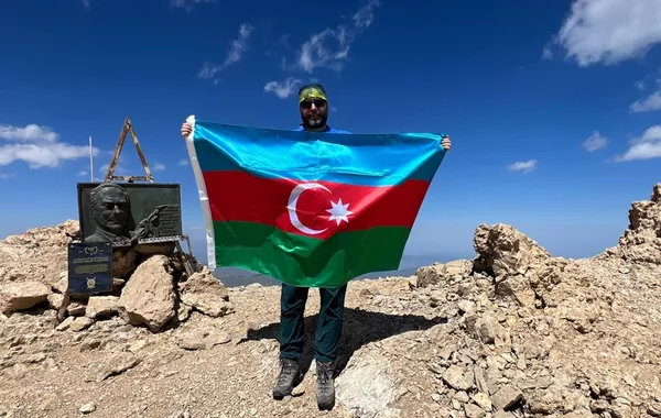 Romanian Senator Highlights Friendship with Azerbaijan by Climbing Heydar Aliyev Peak