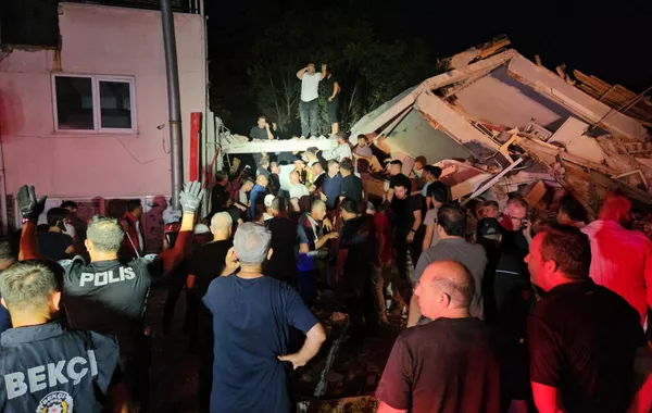 6.1 Magnitude Earthquake Strikes Western Türkiye