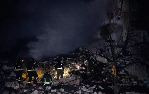 Russia Strikes Residential Building in Ukraine's Dnipropetrovsk