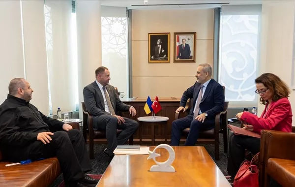 Top Turkish Diplomat Meets Ukrainian Officials in New York