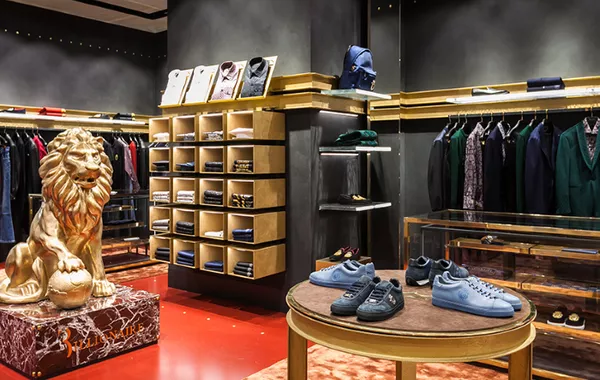 US Bars Iranian Officials From Luxury Stores in New York