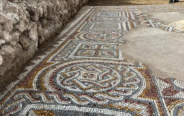 Ancient Reception Hall with Rare Mosaics Found in Türkiye
