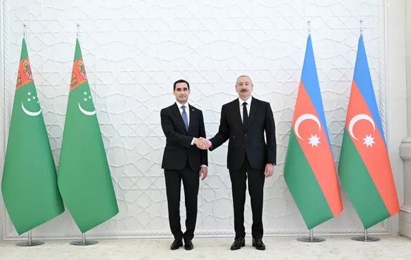 Azerbaijan Rolls Out Red Carpet for Turkmen President