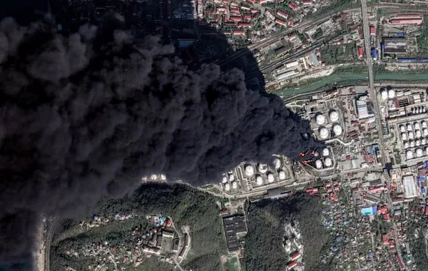 “Toxic Black Rain” Engulfs Russia’s Tuapse After Refinery Drone Strike - VIDEO