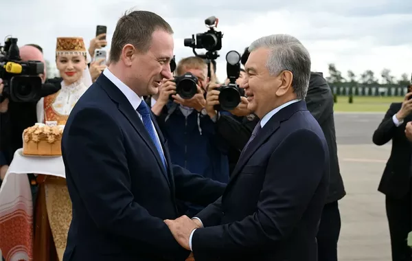 Uzbek President Arrives in Belarus for High-Level Talks