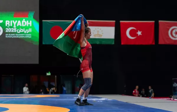 Azerbaijani Female Wrestler Claims Gold at Islamic Solidarity Games