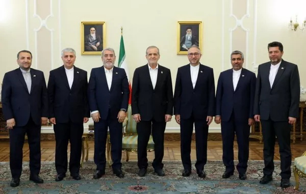 Pezeshkian Receives with New Iranian Envoy to Azerbaijan