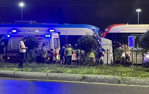 Two Trams Collide in Istanbul, Injuring At Least 9 - VIDEO