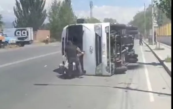 School Bus Crash in Armenia Leaves 36 People Injured, Including 30 Children - VIDEO